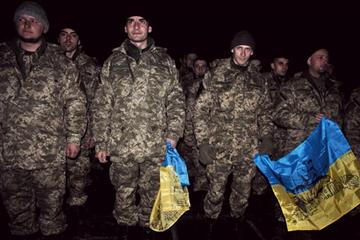 Именно те бойцы, которые еще вчера находились в зоне АТО на Донбассе.
