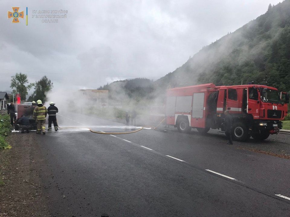 Сегодня в 09:15 в Службу спасения поступило сообщение о возгорании автомобиля ВАЗ-2107 в селе Межгорье Хустского района. 