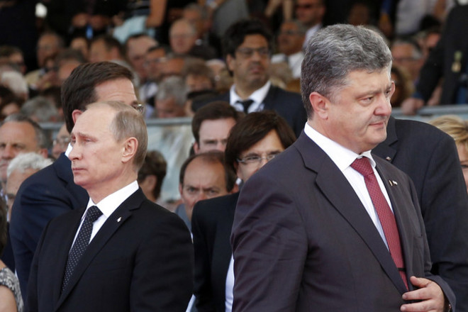 Протягом півтори години Петро Порошенко розмовляв з Путіним у присутності посла РФ.