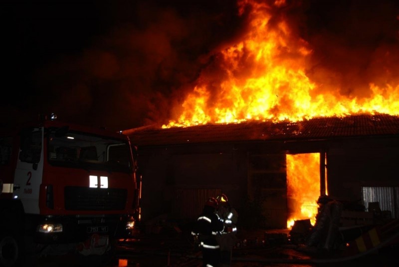 На Собранецькій в Ужгороді гасили масштабну пожежу.