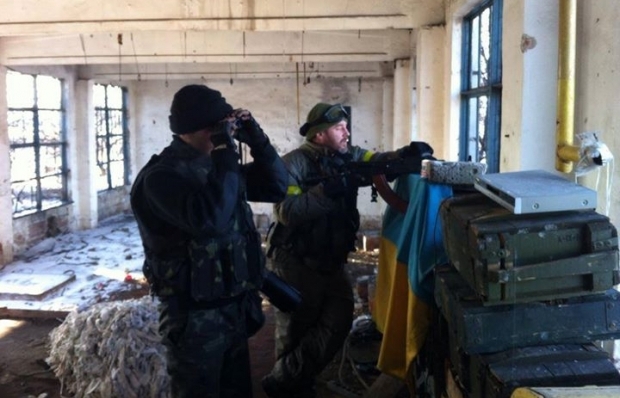 За добу в боях за аеропорт Донецька загинули 6 українських військових, 16 поранених потрапили в полон.


