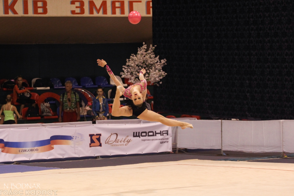 В Ужгороде - чемпионат Украины по художественной гимнастике. На соревнования