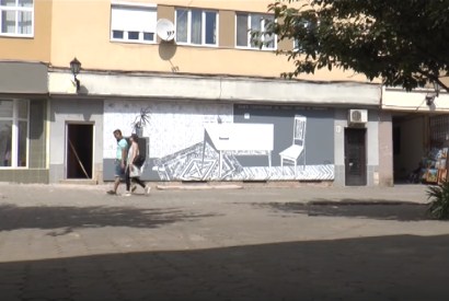 Центральні вулиці Ужгорода прикрасили мурали Гамлета / ВІДЕО