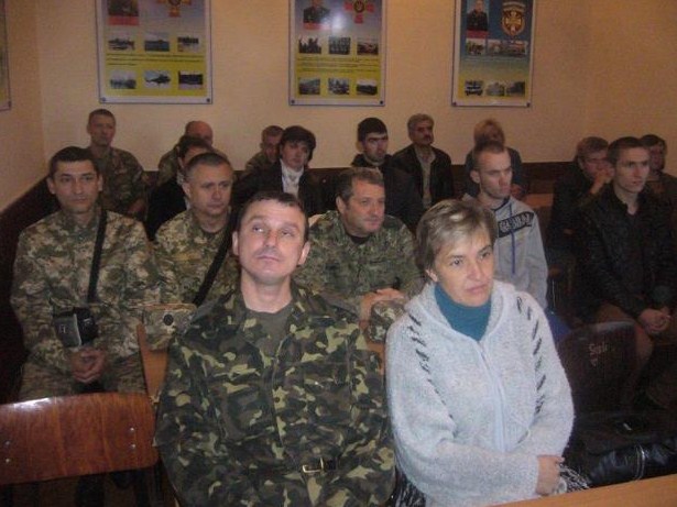1 жовтня в Україні розпочався призов на строкову службу, який триватиме до 30 листопада. За цей час планують призвати понад 11 тисяч осіб віком від 20 до 27 років. Солдати служитимуть в армії 1,5 року