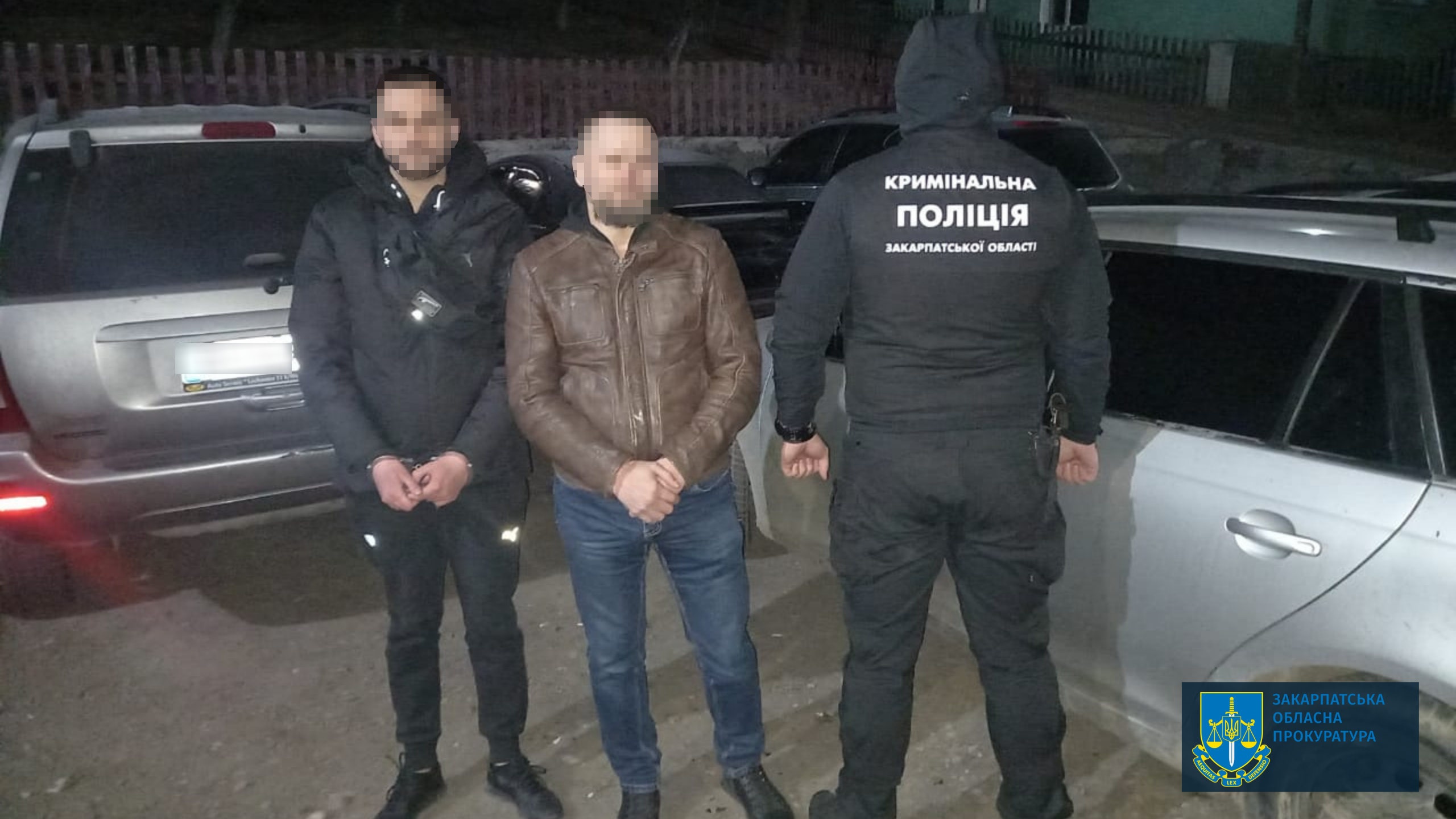 В Воловце под стражу взяли двух мужчин, в машине которых нашли боеприпасы и гранату.   