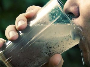 В умовах російської агресії проти України частина населення позбавлена доступу до чистої питної води. 