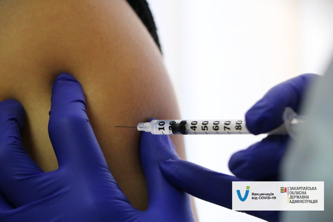 В Закарпатье полностью вакцинировано 20% населения. Об этом сообщается в ZDA.