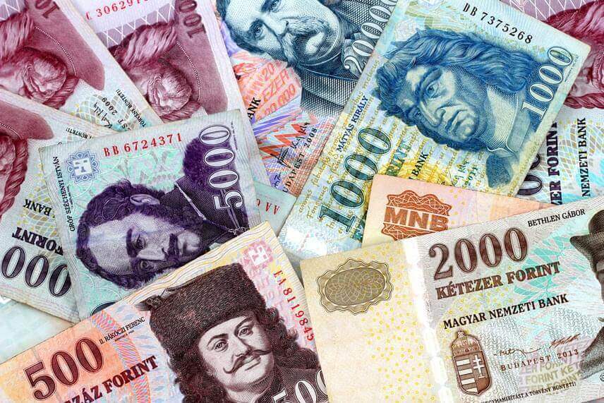 Офіційний курс долара щодо гривні знижується вже четвертий день поспіль. Своєю чергою, євро дешевшає вже два дні.
