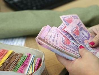 Повышение минимальной зарплаты уже пополнила Пенсионный фонд на руб 11 млрд.
