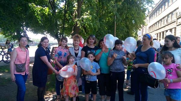 Захід проходив 1 червня, у День захисту дітей, в Ужгороді.