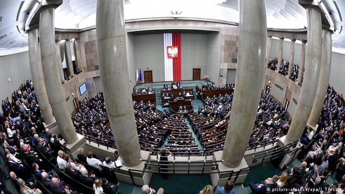 Польський Сенат підтримав скандальний законопроект про «український націоналізм»