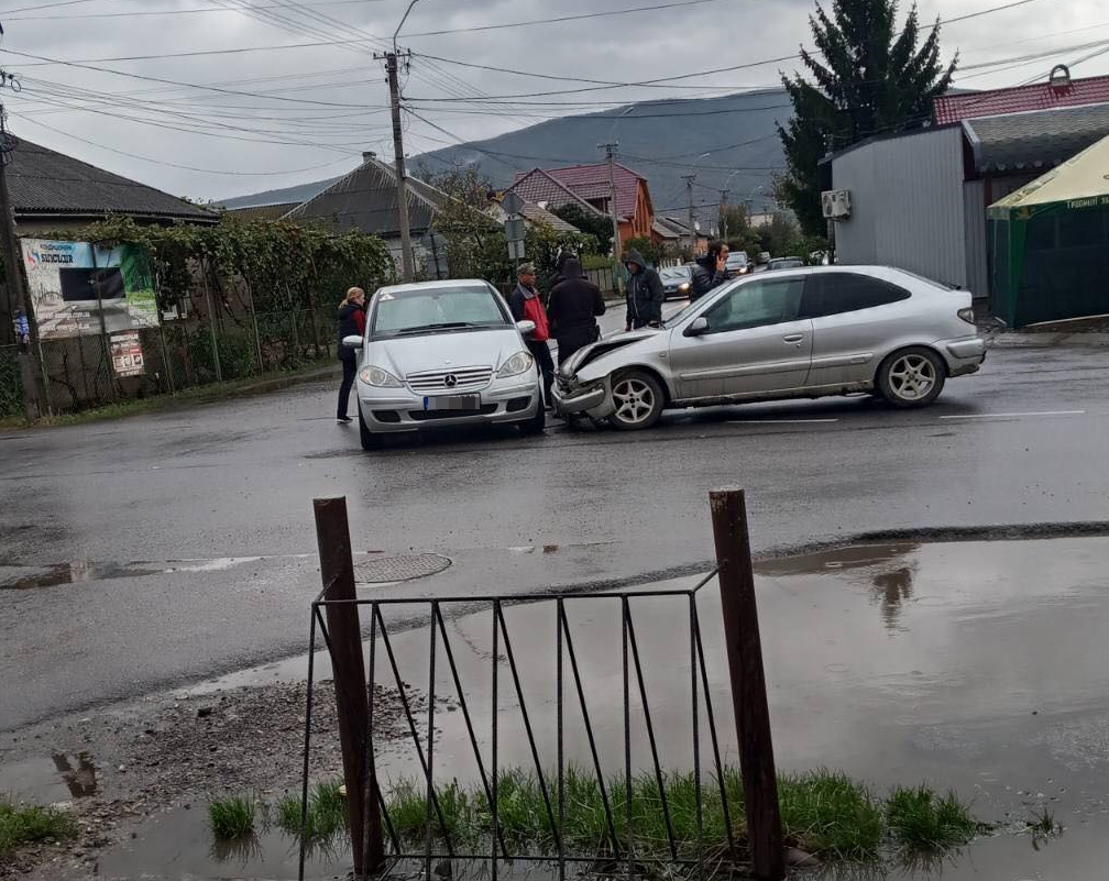 На улице Чкалова в Виноградове произошло ДТП.