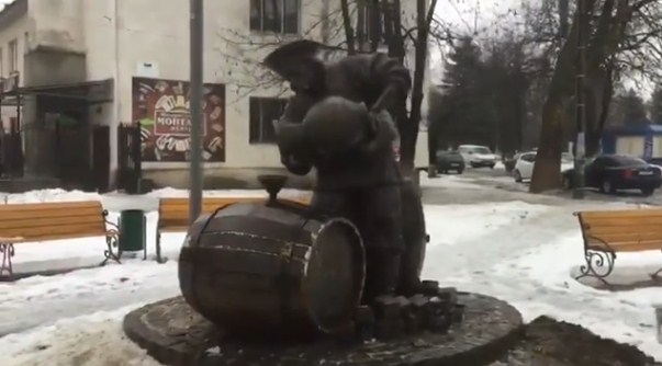 У Сваляві з’явився бронзовий пам’ятник / ВІДЕО