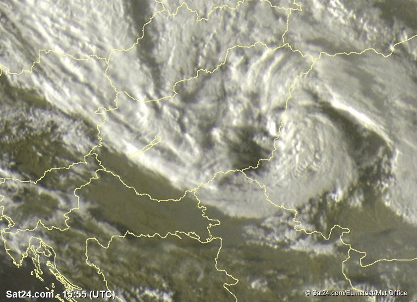 Деякі райони Закарпаття може зачепити ураган, який насувається з Угорщини – синоптик.