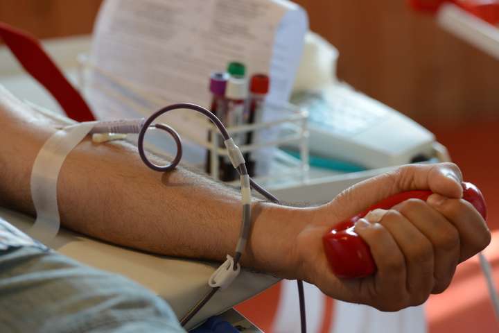 На станції переливання в Ужгороді не вистачає третьої групи крові.