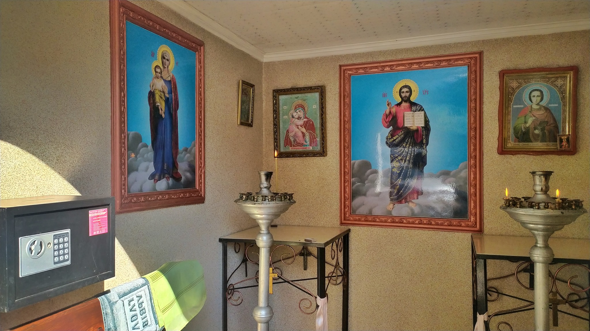 Необычная шкатулка для пожертвований прихожан была установлена в часовне в деревне Поляна.