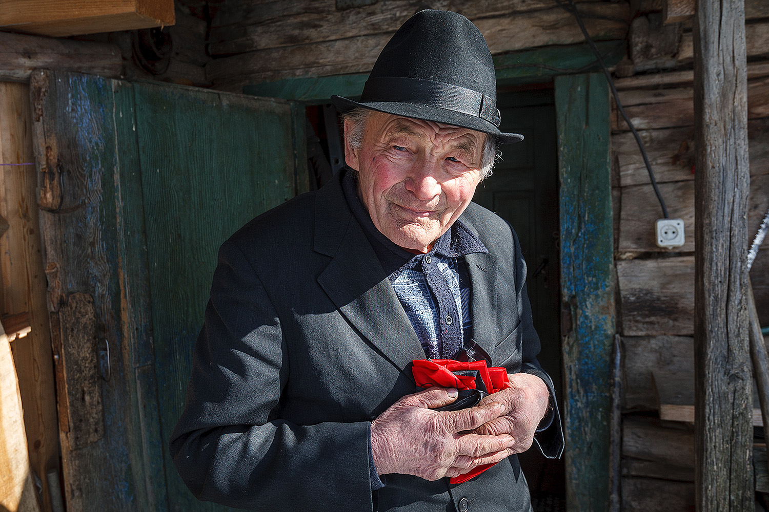 На Закарпатті мешкає 89-річний Іван Мирон, останній живий в’язень із групи зраджених і арештованих 1951-го року 18-ти ОУНівців, який відбув 25 років у ГУЛАГу і досі не реабілітований.