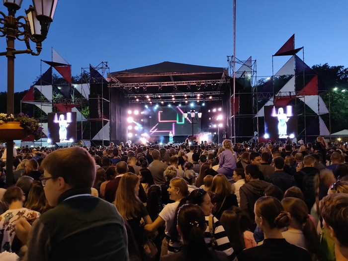 Увечері 14 вересня святкування Дня Ужгорода закінчилося масштабним концертом на площі Шандора Петефі. 