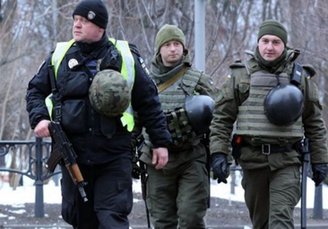 В Ужгороді нацгвардійці затримали крадія та чоловіка з холодною зброєю