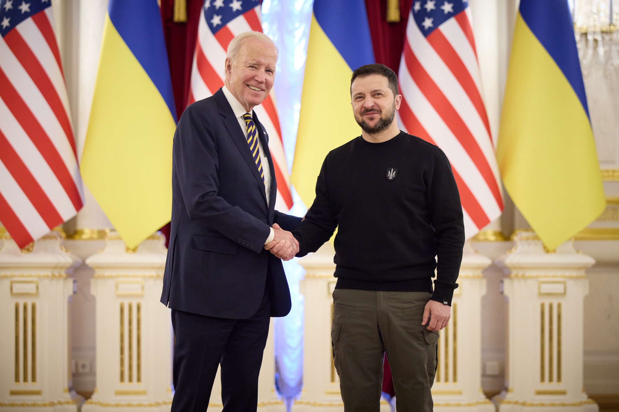 Під час візиту до Києва Байден зустрівся із Зеленським, вони разом вийшли на пресконференцію. 