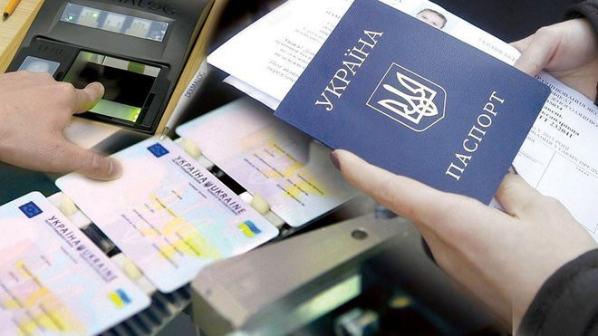 Влада озвучила проєкт закону, як замінюватиме паспорти громадян України на id-картки.