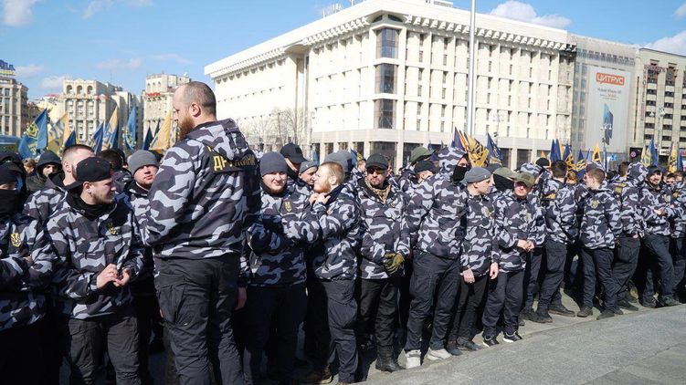 Сьогодні в Києві, на Майдані Незалежності, пройшов вже другий за останні тижні мітинг Нацкорпуса - партії, яку очолює комбат 