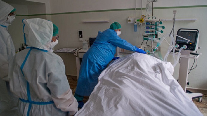 За последние 24 часа в Закарпатье диагностировано 230 новых случаев коронавирусной болезни, 5 человек скончались.
