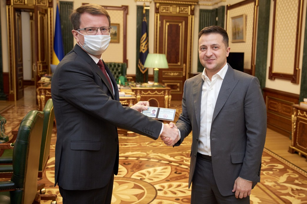 Президент Украины Владимир Зеленский назначил Анатолия Полоскова главой Закарпатской областной государственной администрации.