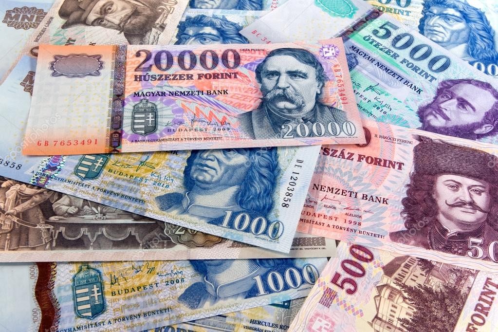 На міжбанку курс долара зріс на 7 копійок - до 26,87 гривень за долар, у покупці американська валюта також зміцніла на 7 копійок - до 26,85 гривень за долар.
