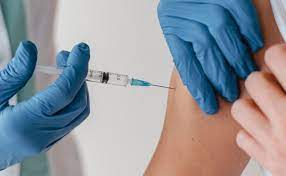 МОЗ: Українці, щеплені від COVID-19 за кордоном, можуть отримати Міжнародне свідоцтво про вакцинацію у свого сімейного лікаря.