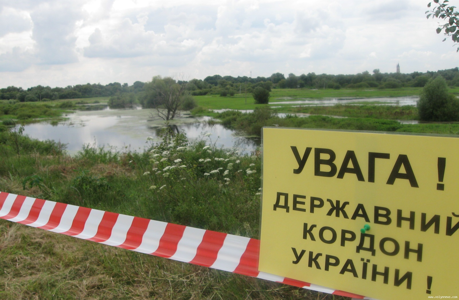 Житель Береговщины пытался переправить через границу двух сомалийцев