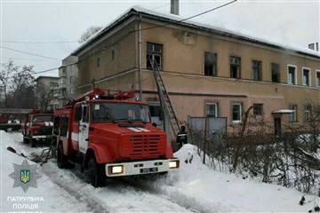 Сьогодні близько 16:15 патрульні отримали повідомлення про пожежу у квартирі у Мукачеві на вулиці Окружній.