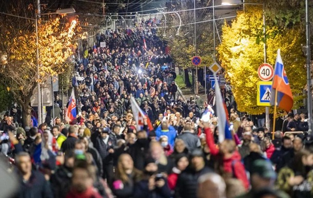 Акції протесту відбулися в багатьох районах Братислави, в тому числі й в урядовому кварталі. Учасники масових виступів вимагали скасування протиепідемічних заходів та обмежень.