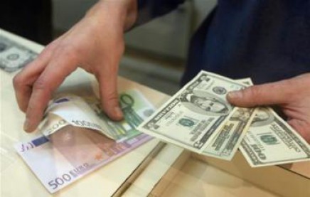 В апреле 2015 года украинцы продали иностранной валюты на 205,4 млн долларов больше, чем купили.
