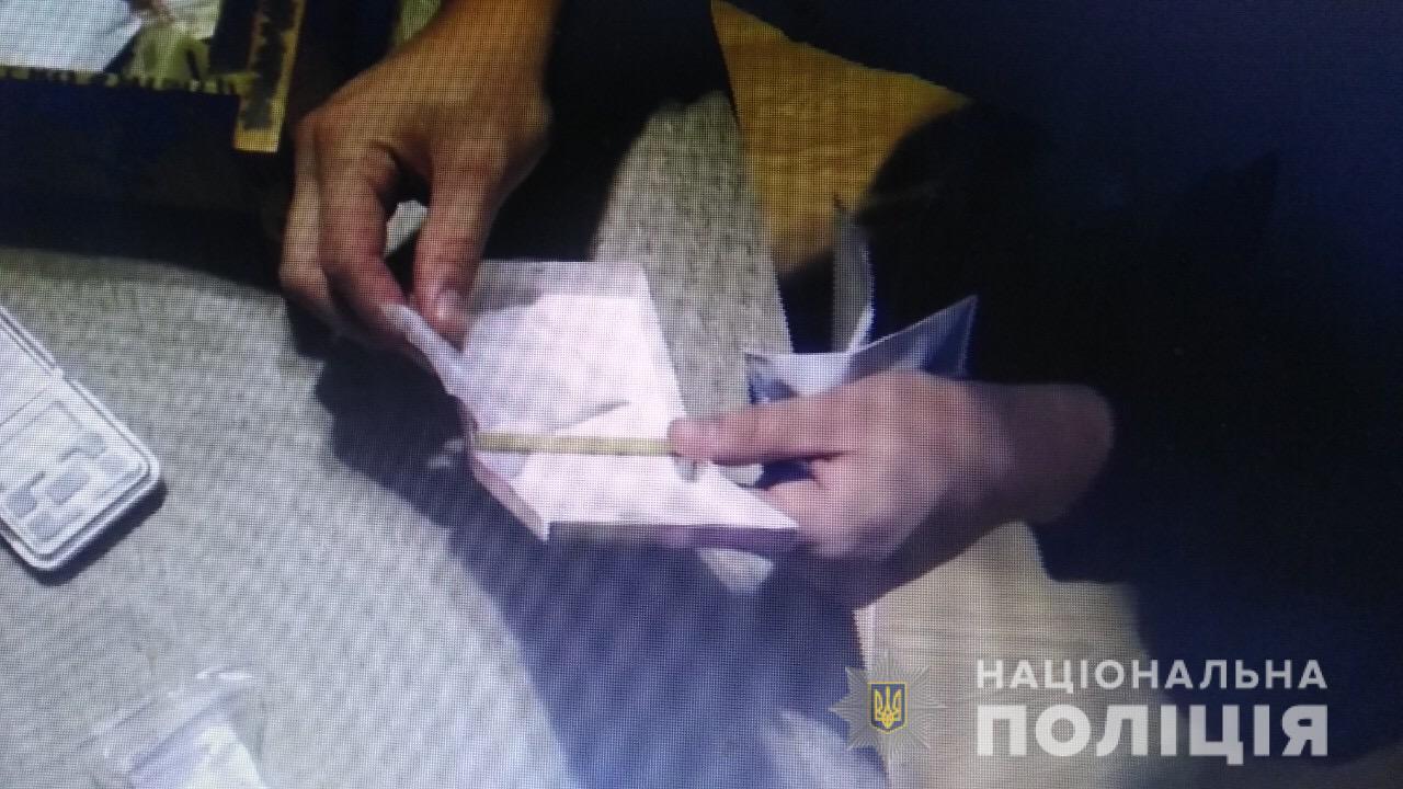 Під час обшуку помешкання жителя Мукачева поліцейські виявили наркотик метамфетамін та електронні ваги.