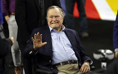 Колишній президент США Джордж Буш-старший помер у віці 94 років. Цього року його двічі госпіталізували.
