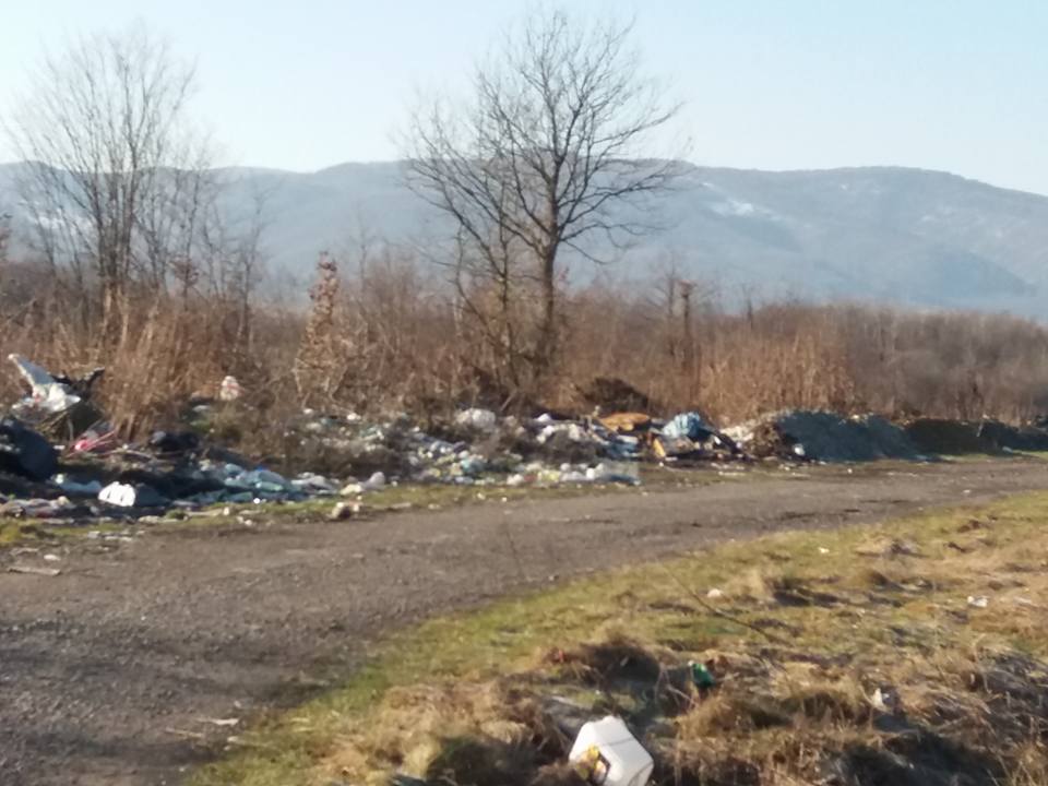 За словами користувачів мережі, мер повідомив, що сміття в селі Туриця сюди ніхто не вивозить.