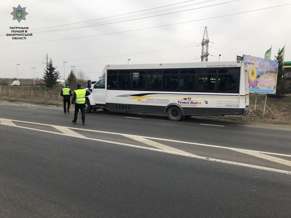 Вчора, інспектори відділу безпеки дорожнього руху УПП в Закарпатській області, спільно з працівниками Укртрансбезпеки вкотре провели спільне відпрацювання, цього разу в Мукачівському районі.
