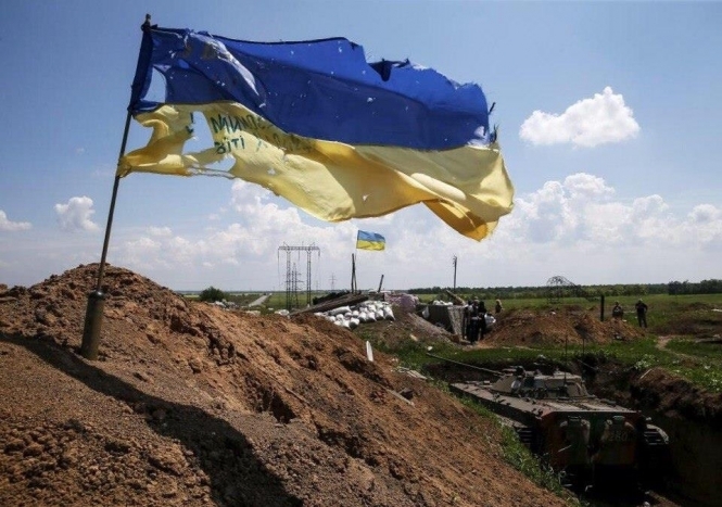 Серед головних власних проблем та проблем України в цілому, українці назвали корупцію, військові дії на Донбасі, рост цін та високі тарифи.


