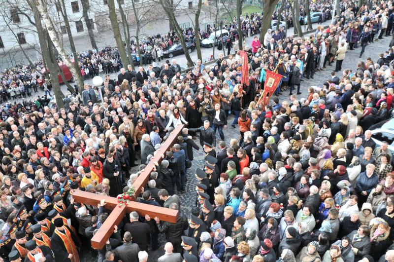 Мукачевцы в воскресенье будут идти "Крестным путем"