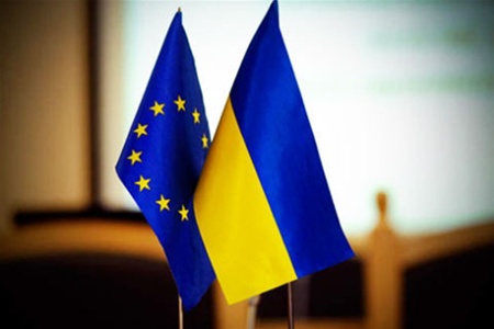 Европейский союз готовит соглашение с Украиной, Молдовой и Грузией о предоставлении им 200 млн евро безвозвратной помощи, еще 2 млрд евро поступят в виде кредитов для малого и среднего бизнеса.
