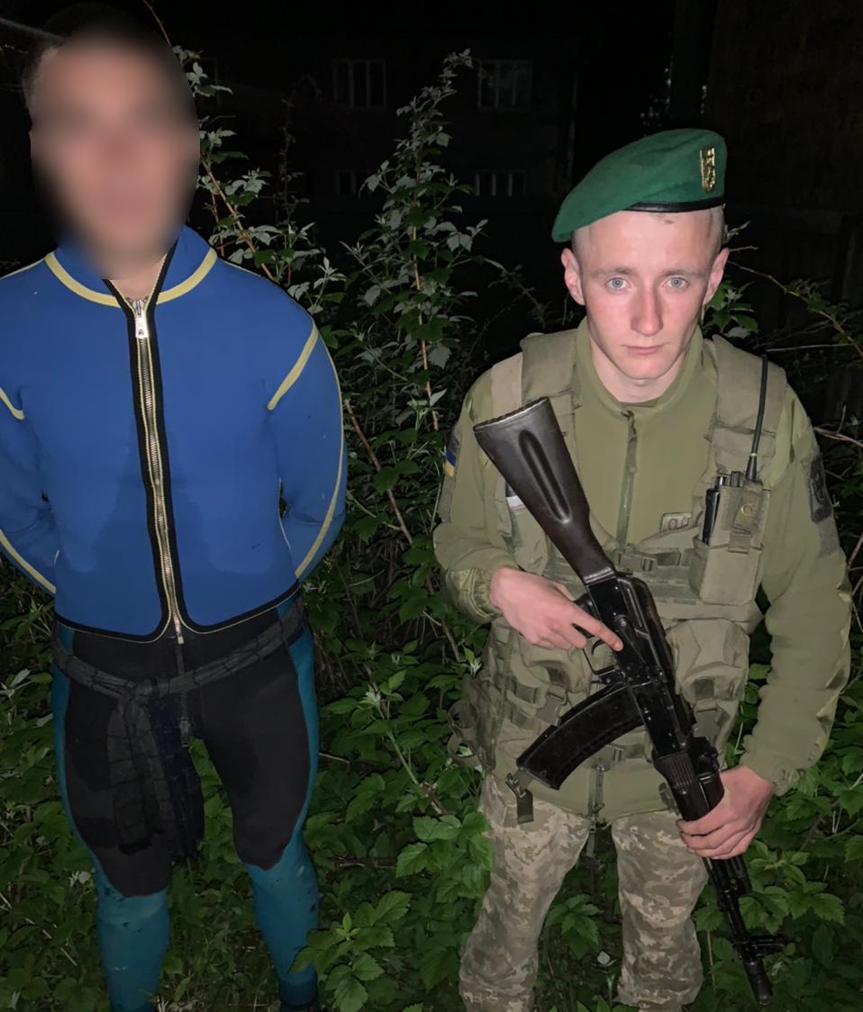 20-летний гражданин Украины был задержан вчера пограничниками мукачевского отряда на границе с Румынией.