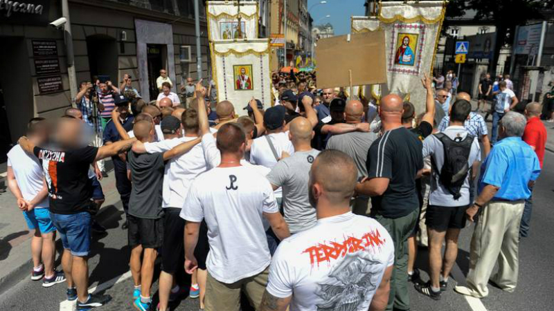 В польском Перемышле во время процессии греко-католиков и православных радикально настроенные молодчики устроили провокации.