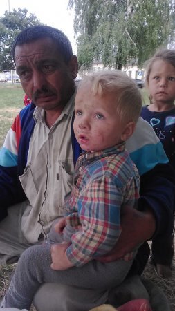 У представників ромського населення був помічений білявий хлопчик з дуже світлою шкірою. Існує припущення, що дитину викрали.
