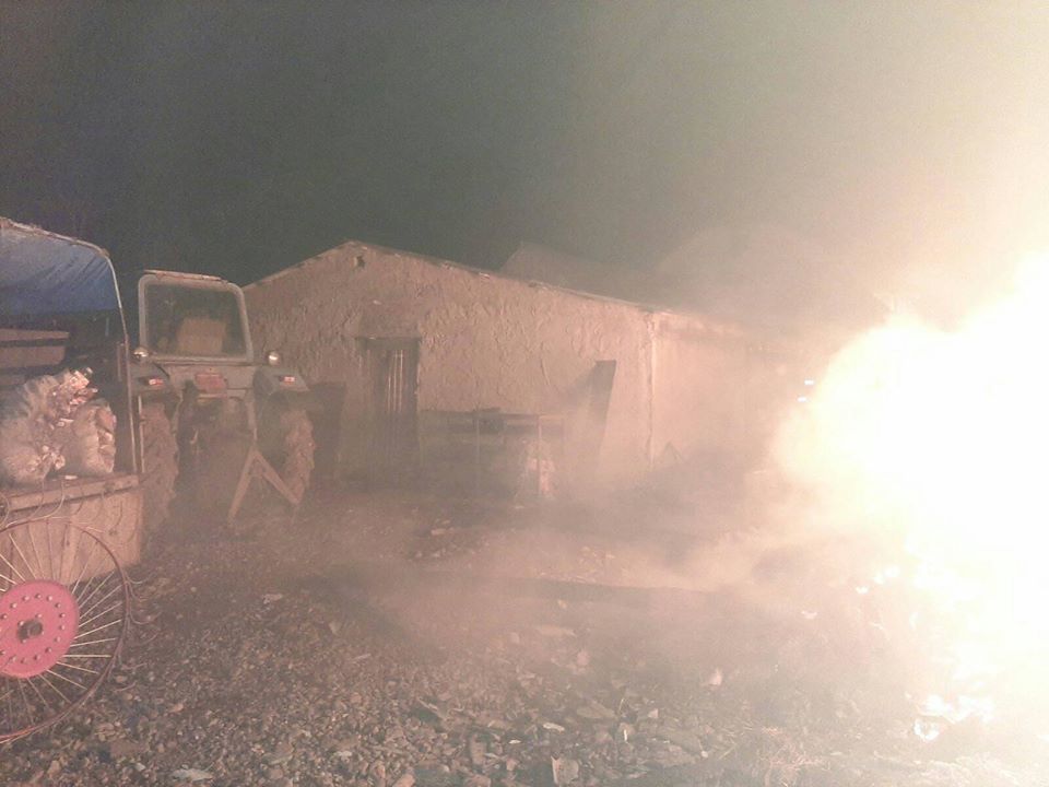 Более 5 часов сегодня ночью мчсники тушили пожар в Сасові и спасли жилой дом и надворные постройки.
