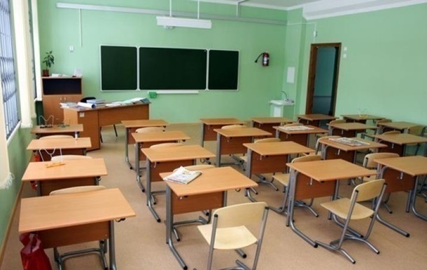 Глава Міносвіти закликав регіональні влади на два тижні перейти на дистанційне навчання в школах.
