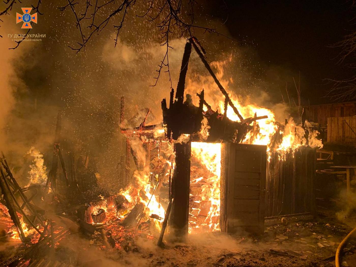Одразу два господарства постраждали від пожежі в селищі Ясіня Рахівського району. 