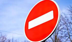 Просим водителей быть внимательными и внимательными, следовать дорожным знакам, учитывать ограничения при планировании поездок по городу.
