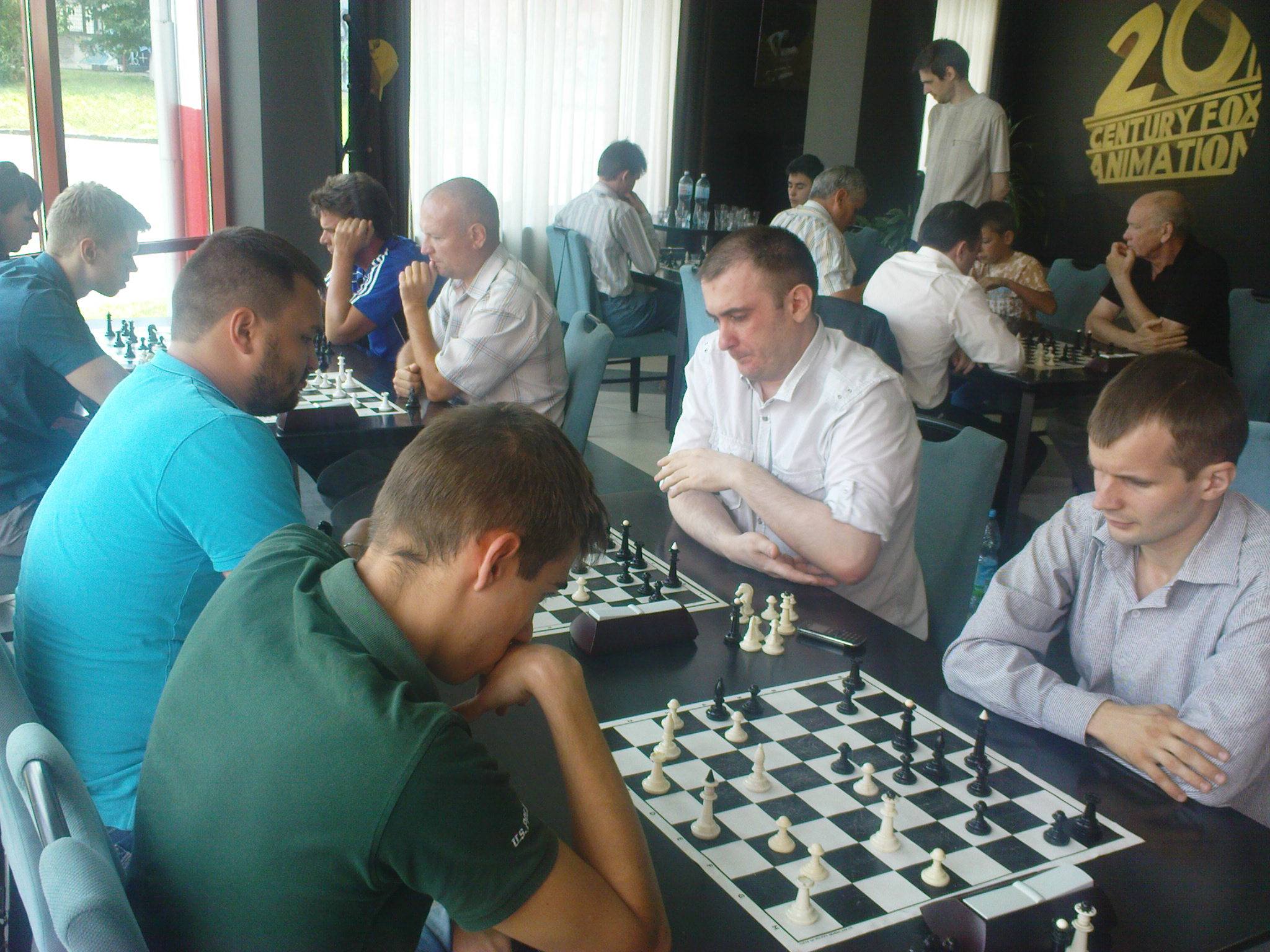 Збірні Мукачева та Ужгорода зійшлися у шаховому двобої.
