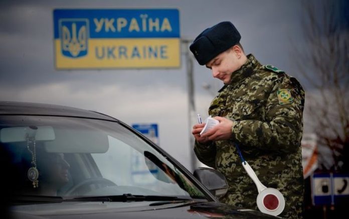 У період новорічних та різдвяних свят на всіх контрольно-пропускних пунктах на державному кордоні України буде посилено контроль.